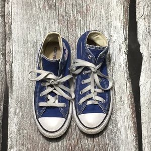 blue converse.